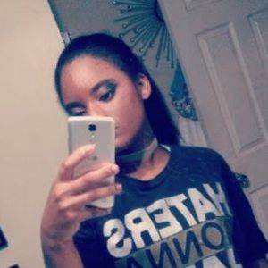 Meet your Posher, Kayla